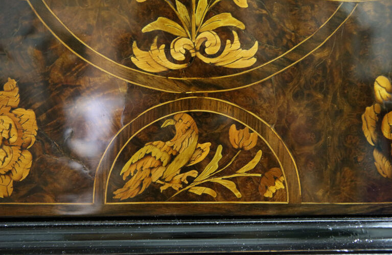 Renovation cabinet en marqueterie florale attribue a thomas hache