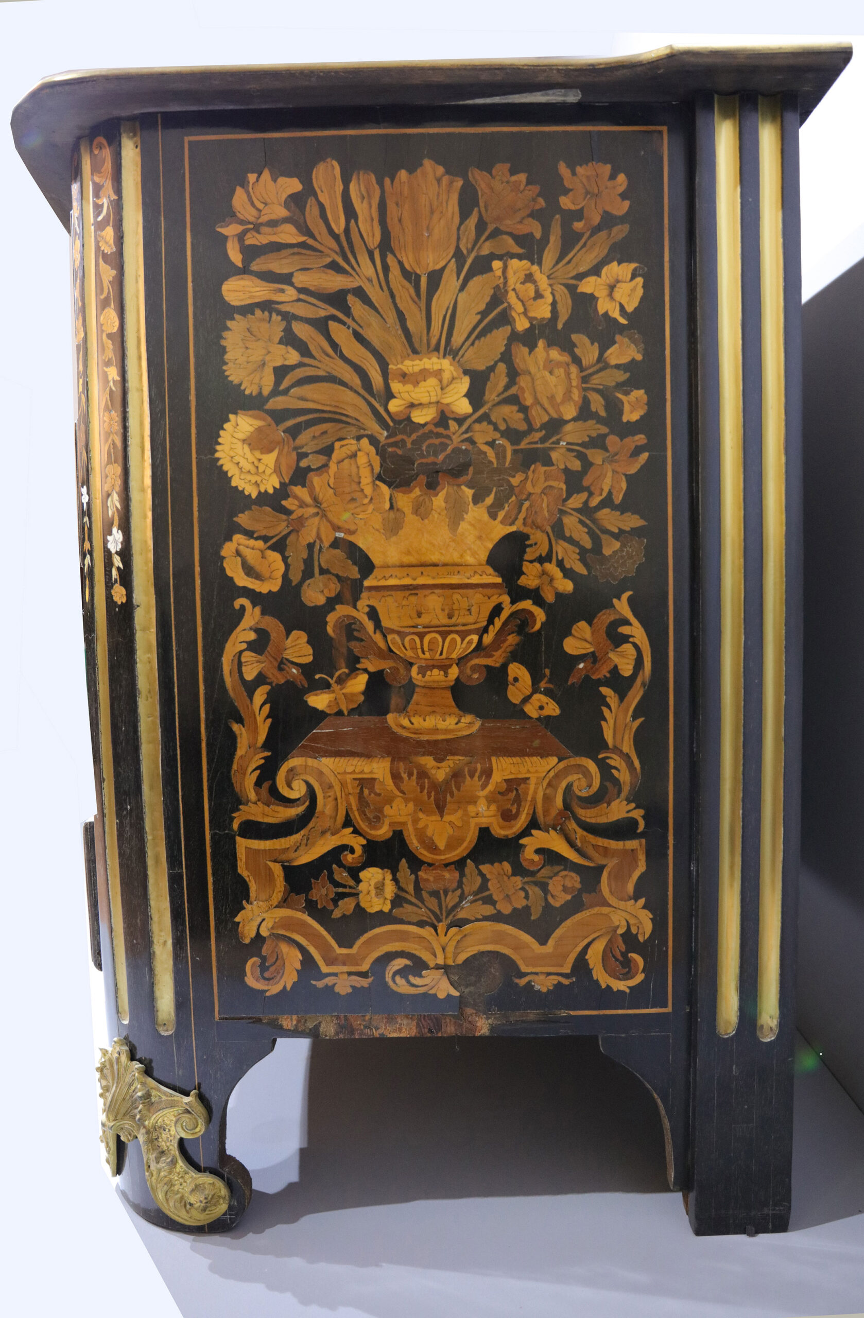 Restauration Commode Louis XIV marqueterie florale Mondon