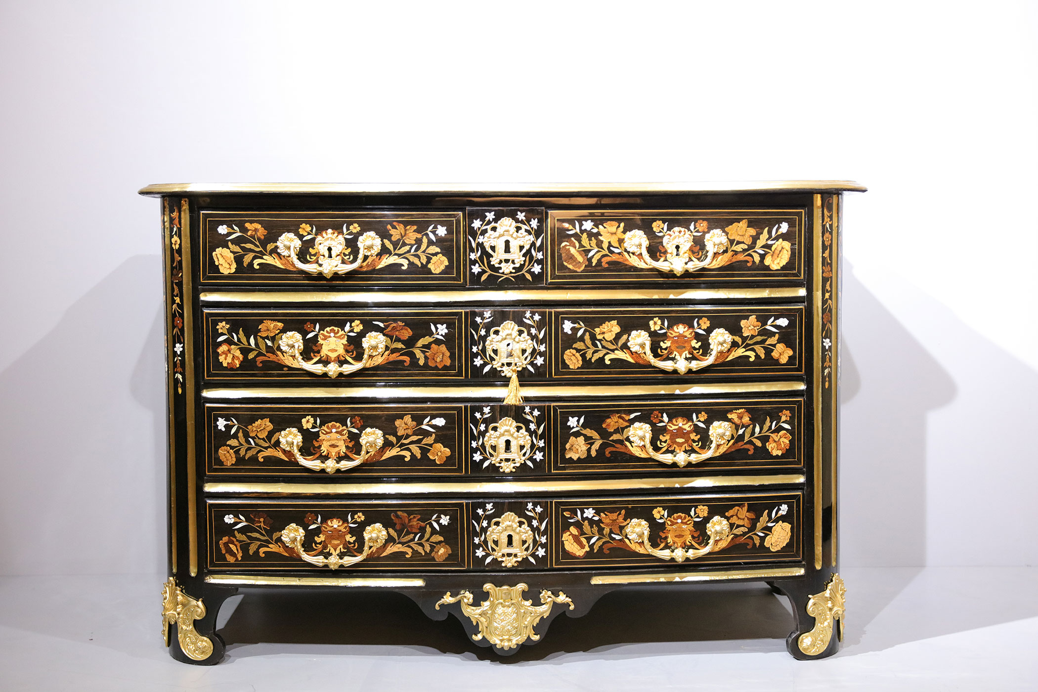 Restauration Commode Louis XIV marqueterie florale Mondon