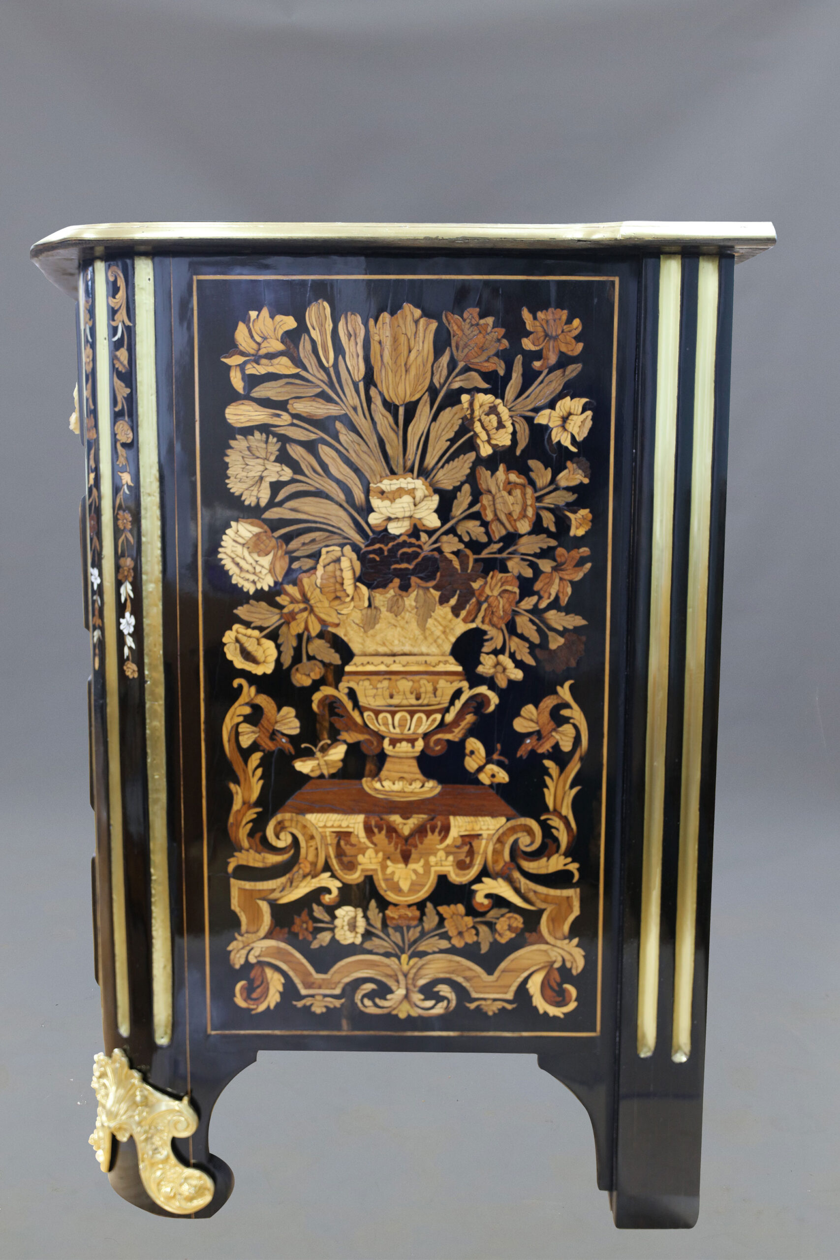 Restauration Commode Louis XIV marqueterie florale Mondon