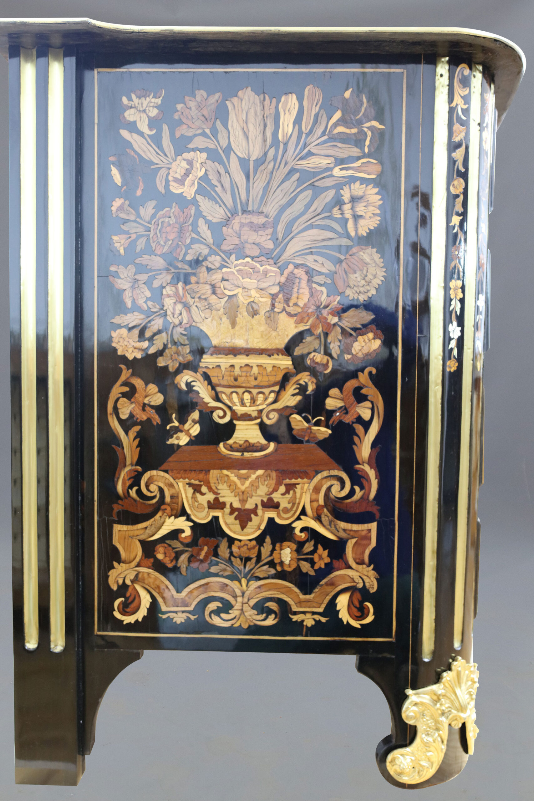 Restauration Commode Louis XIV marqueterie florale Mondon