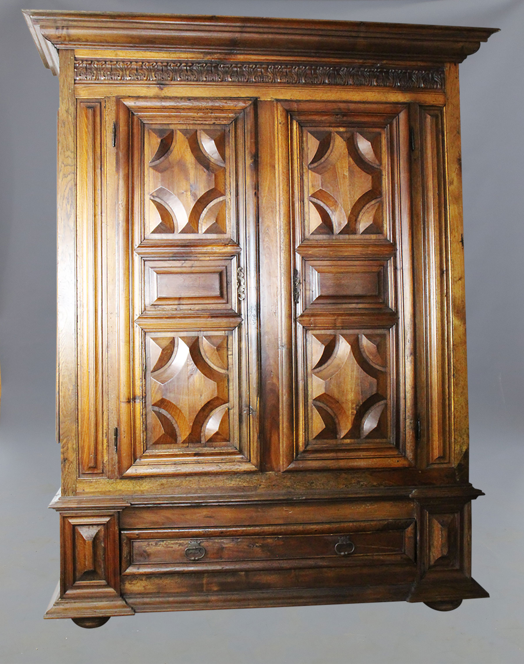 Restauration Armoire Béarnaise en noyer de l'école d'Orthez