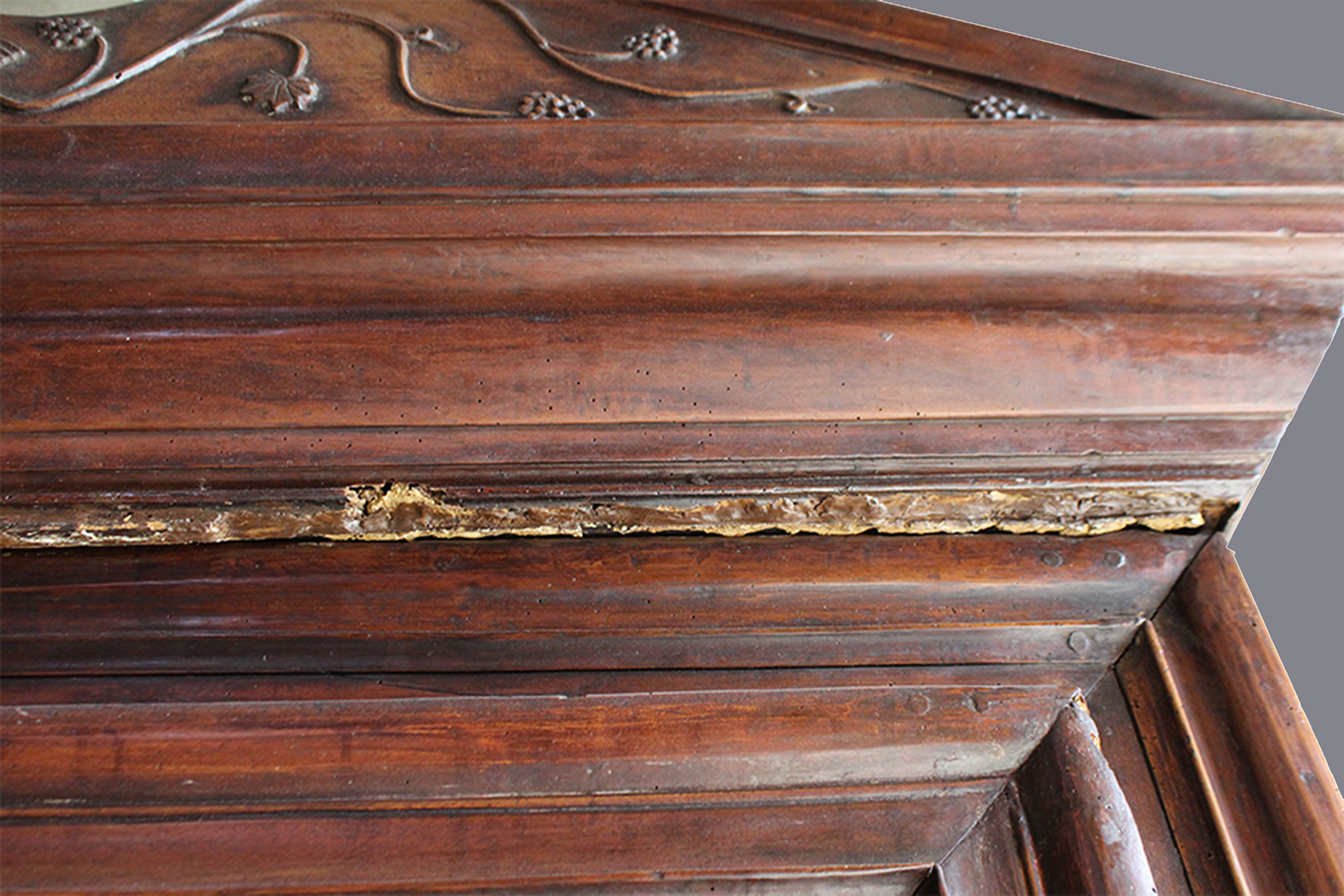 Restauration Armoire en noyer de l'école de Morlaàs.