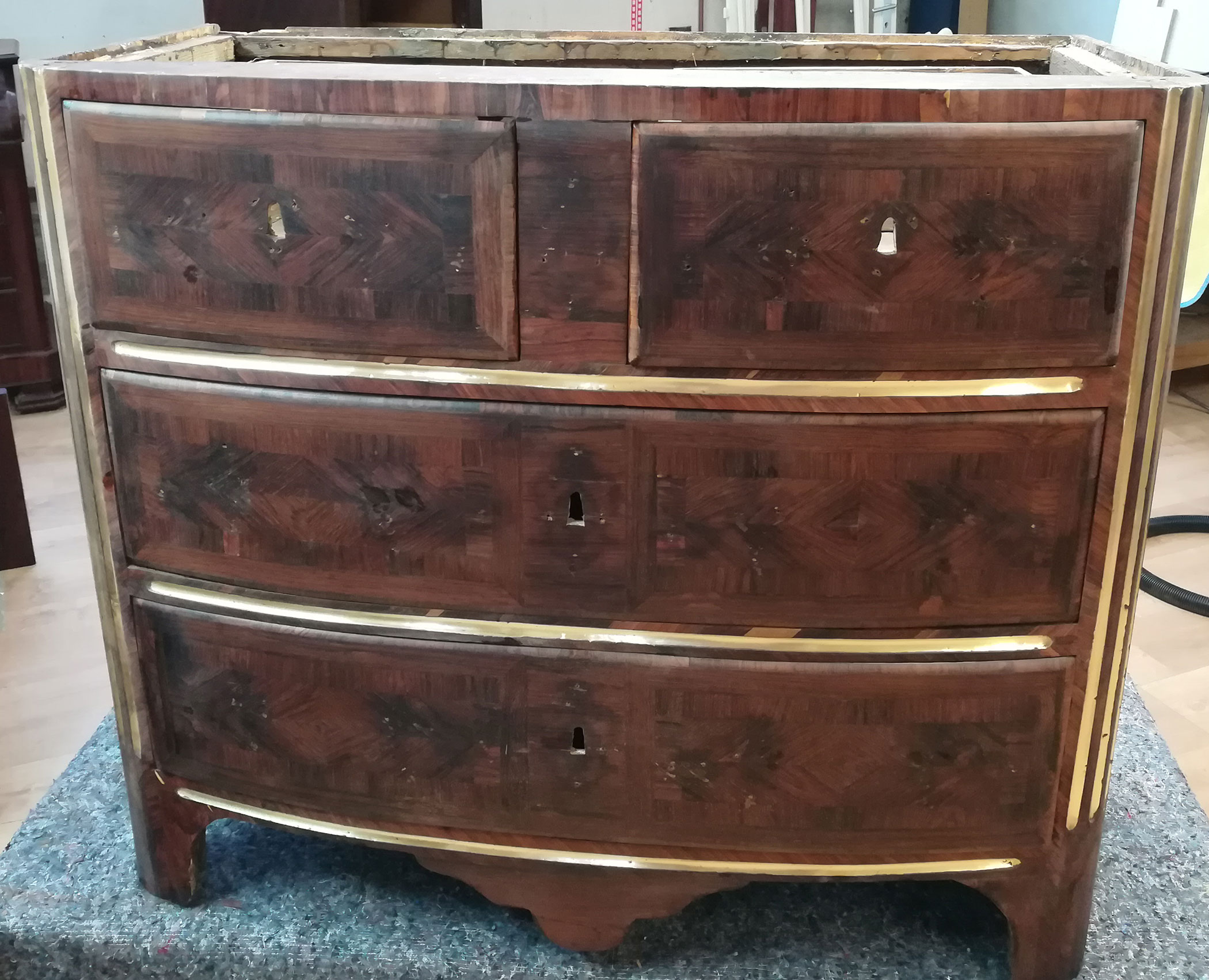 Restauration Commode Régence en palissandre