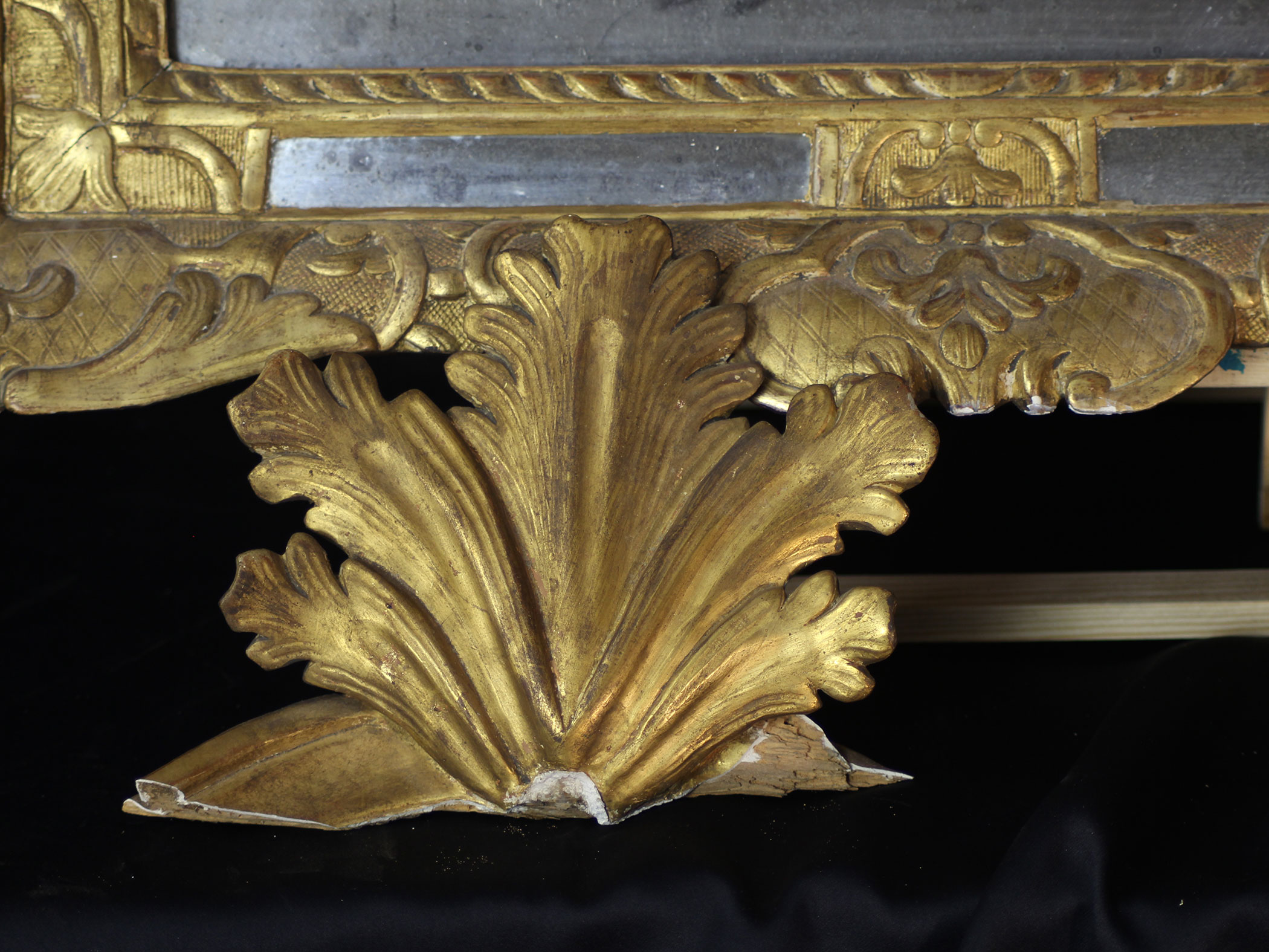 Miroir à parcloses doré Louis XIV