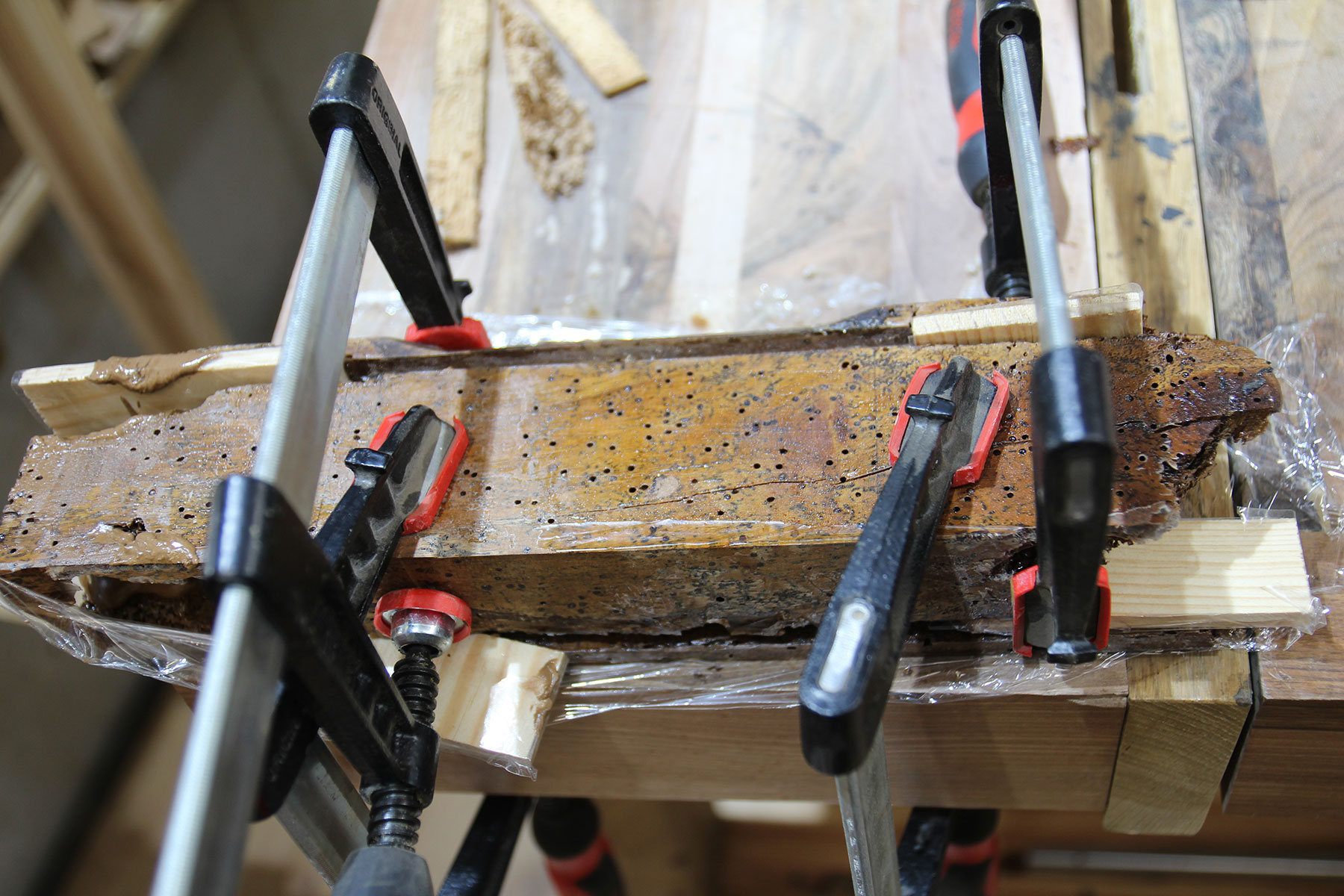 Restauration Armoire Béarnaise en noyer de l'école d'Orthez