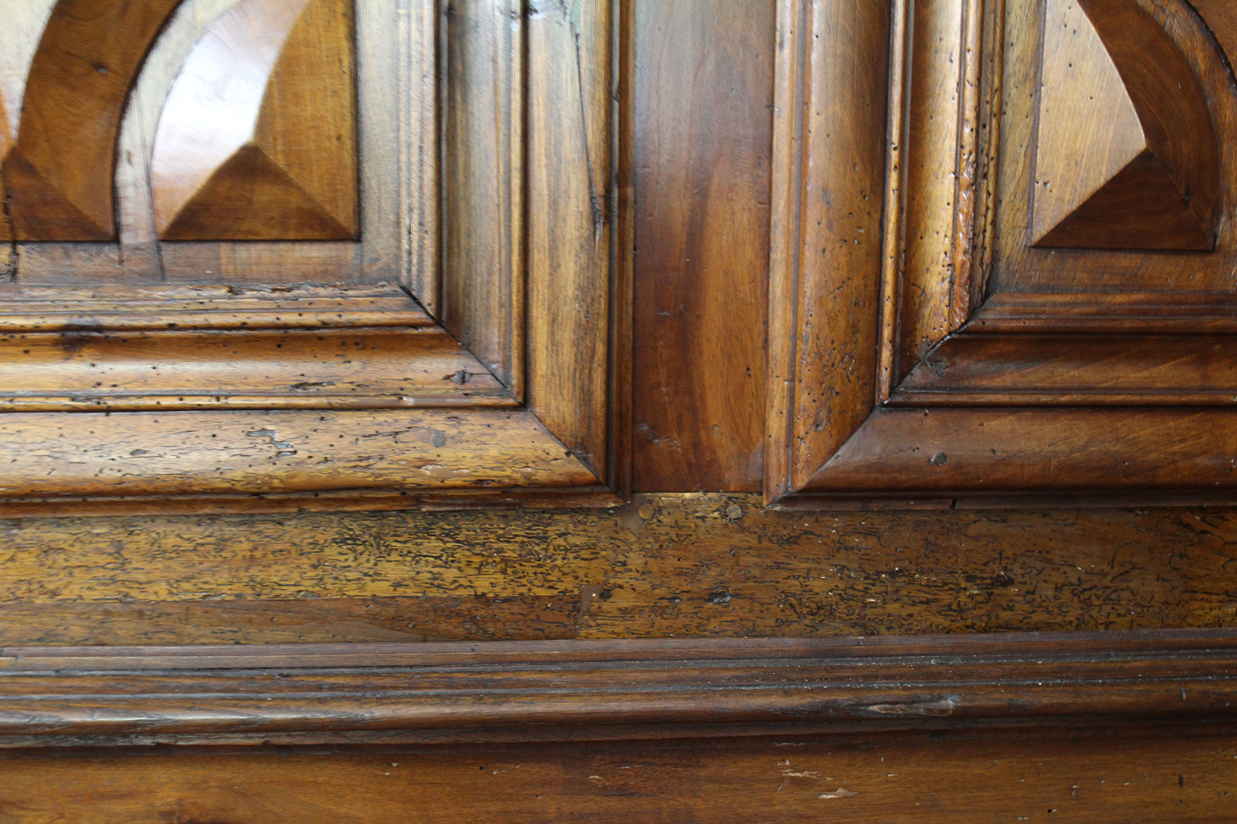 Restauration Armoire Béarnaise en noyer de l'école d'Orthez